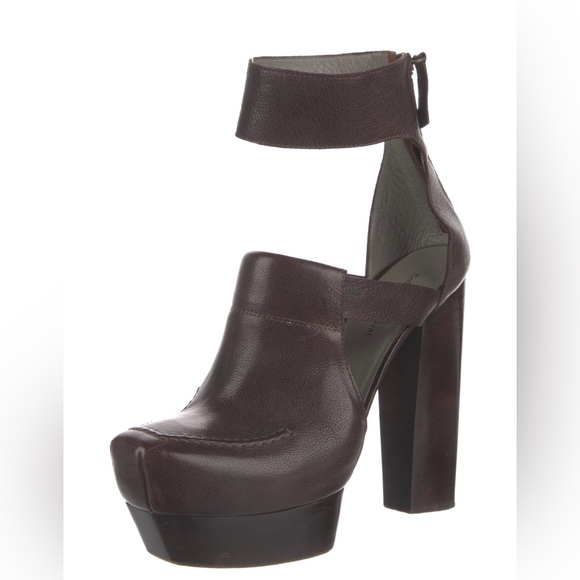 Costume National D'Orsay Pumps
Rich Brown Leather Cutout Accent US Size 10 - Picture 2 of 5